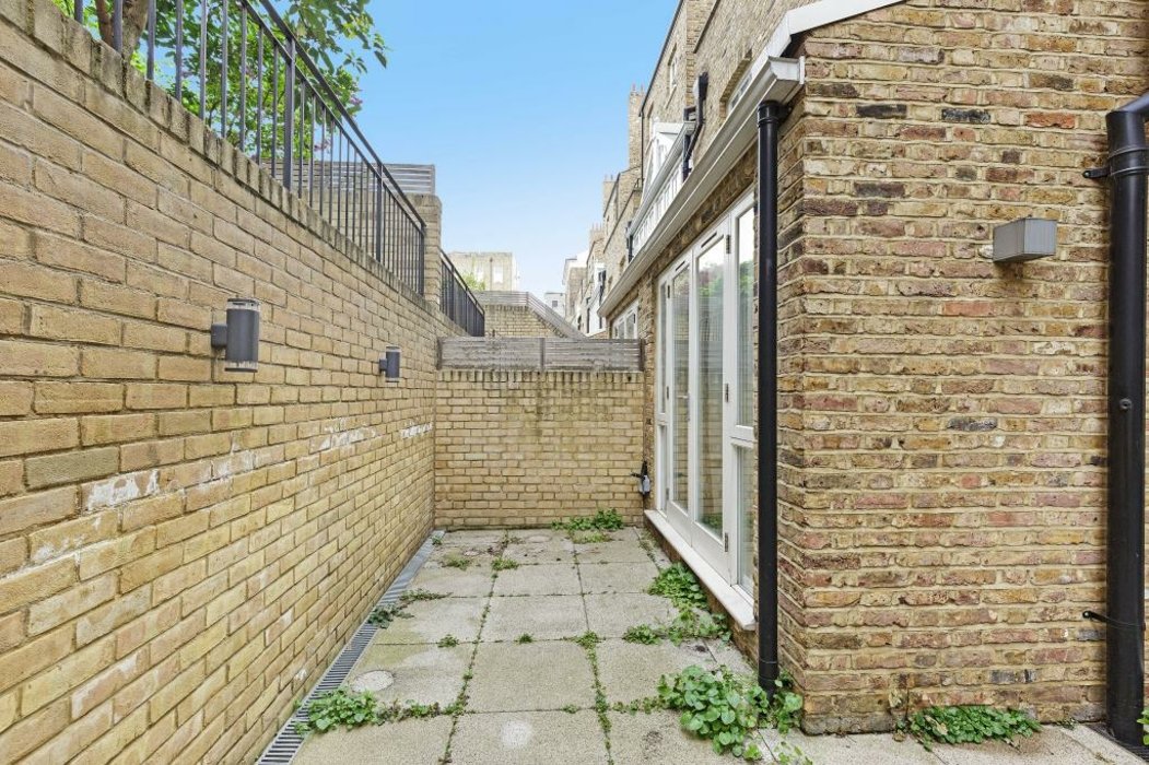 available-fulham-road-340-view-7