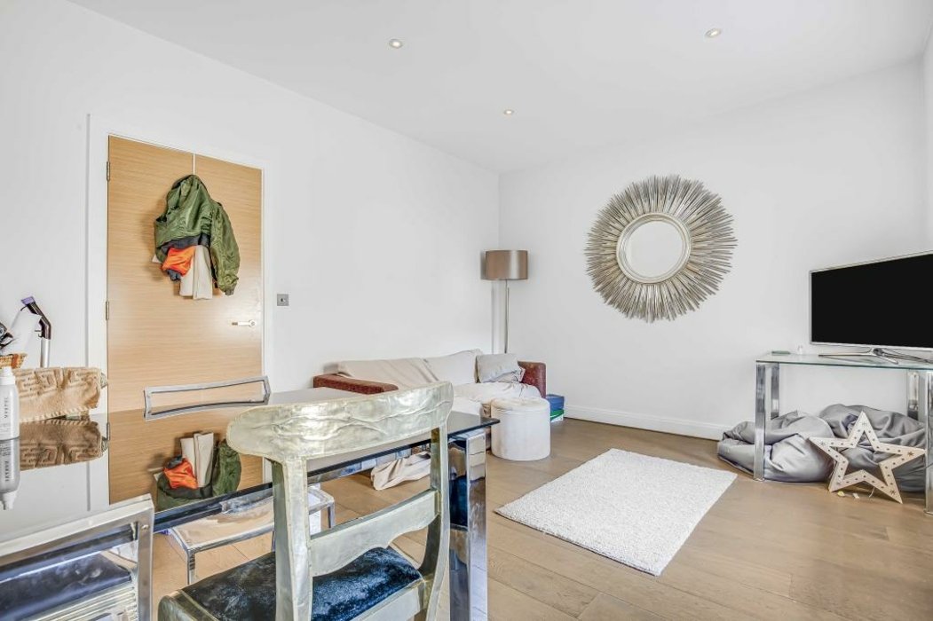 available-fulham-road-452-view-3