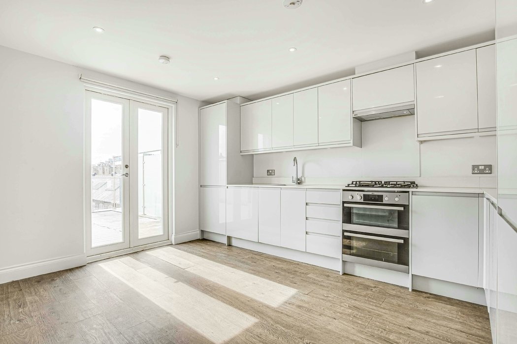 for-sale-putney-high-street-624-view-2