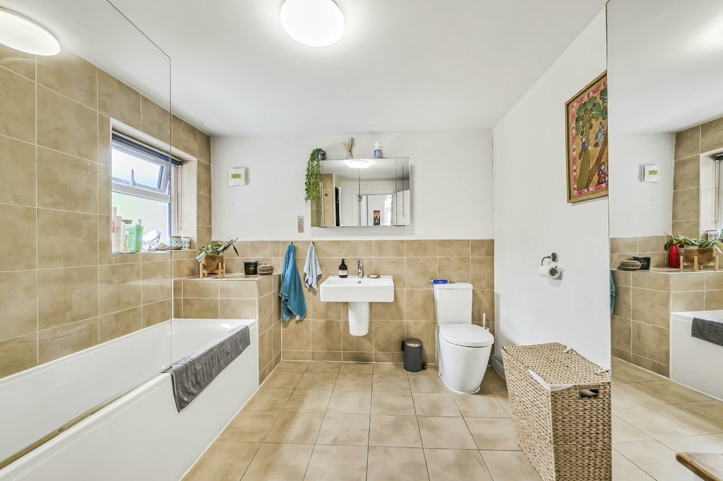 to-let-frobisher-street-636-view-7