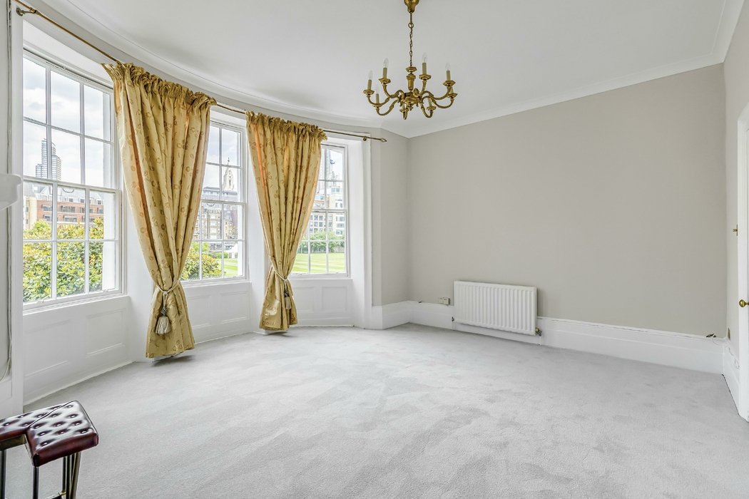 for-sale-bunhill-row-652-view-1