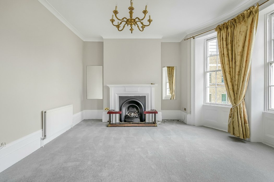 for-sale-bunhill-row-652-view-2