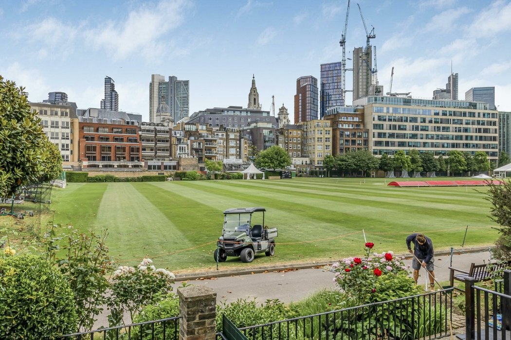 for-sale-bunhill-row-653-view-8