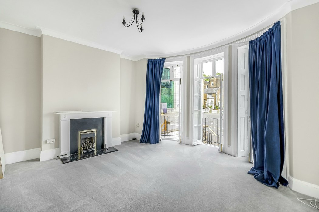 for-sale-bunhill-row-653-view-2