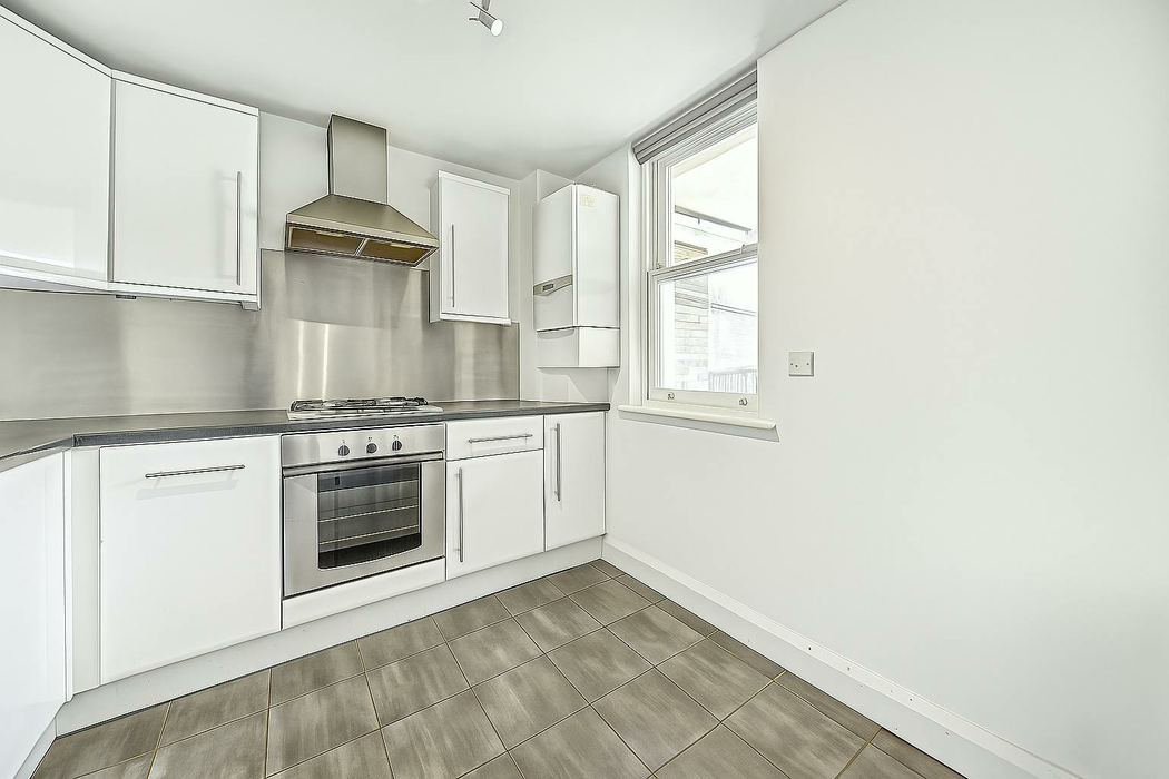 under-offer-friend-street-656-view-3
